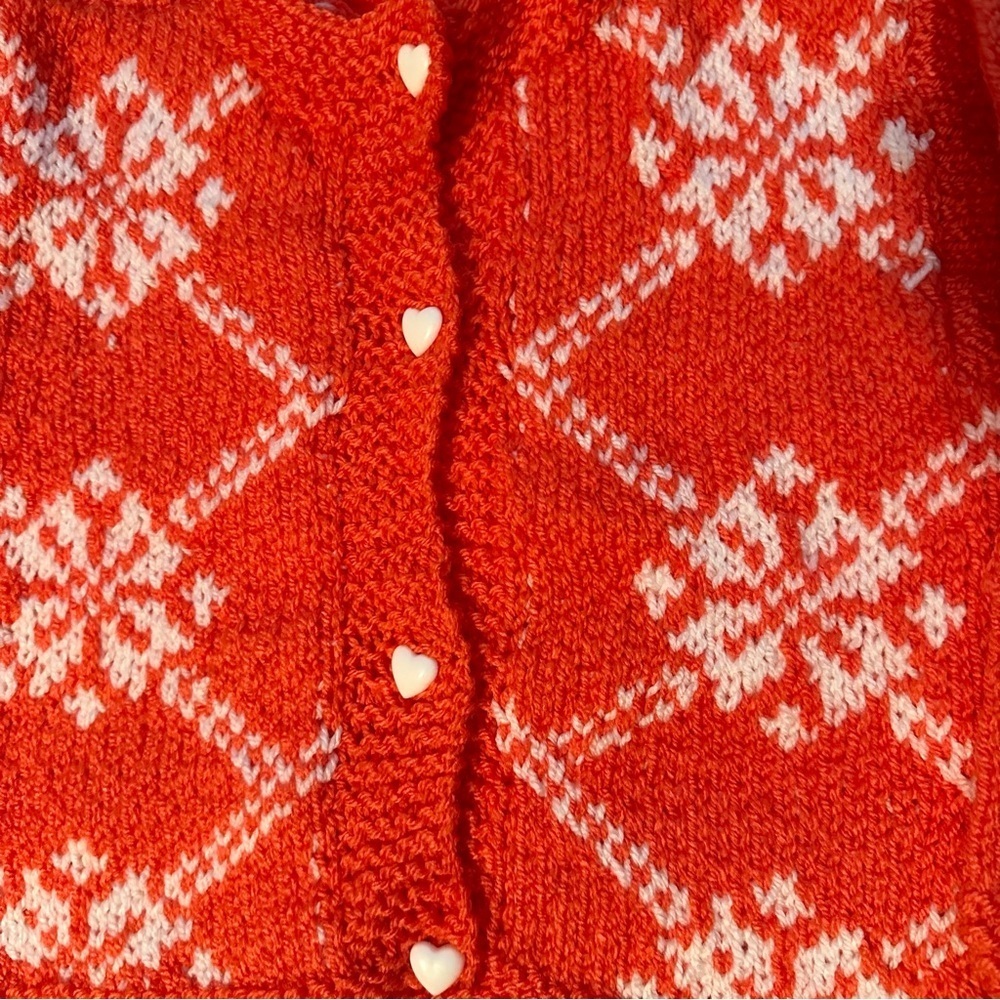 Vtg Handmade Knit Bright Orange Snowflake Cardigan Sweater Girl 2T Heart Buttons - Picture 2 of 5